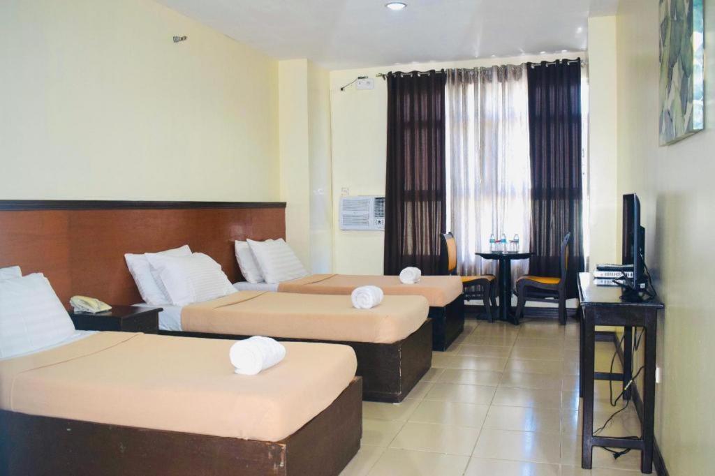 Ati-Atihan Festival Hotel Калибо Экстерьер фото