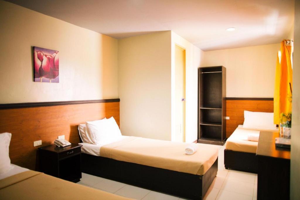Ati-Atihan Festival Hotel Калибо Экстерьер фото