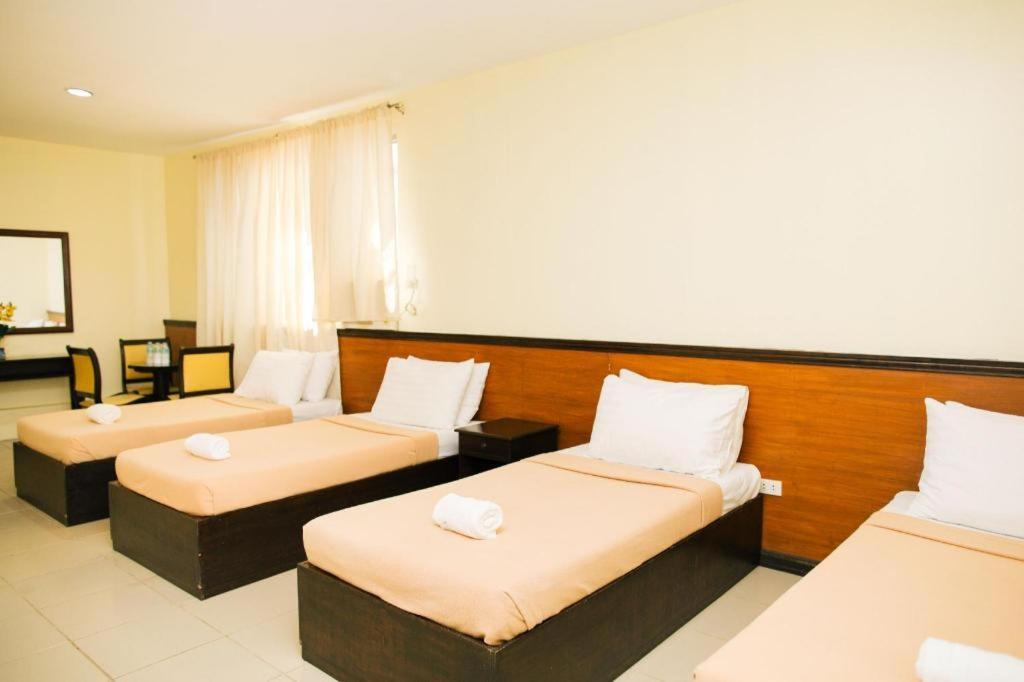 Ati-Atihan Festival Hotel Калибо Экстерьер фото